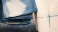 Trucos caseros para arreglar la ropa teñida por otra prenda.