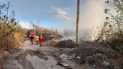 Todo Jujuy | Incendio en un basural del Barrio Las Rosas 