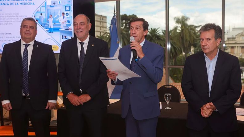 Carrera de medicina: egresaron 35 profesionales que serán parte del plantel docente Carrera de medicina: egresaron 35 profesionales que serán parte del plantel docente