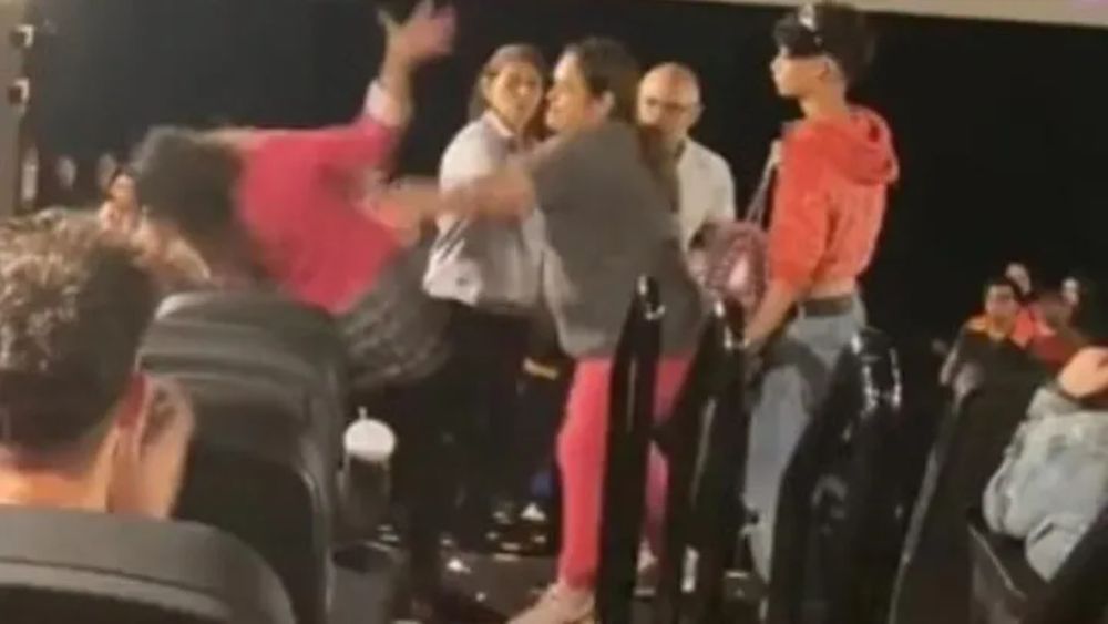 Dos mujeres se pelearon en medio del cine al terminar la película Barbie.