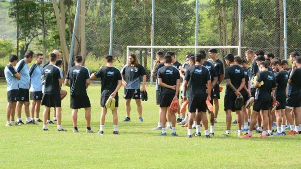 Sin refuerzos y con una baja, Gimnasia volvió al trabajo