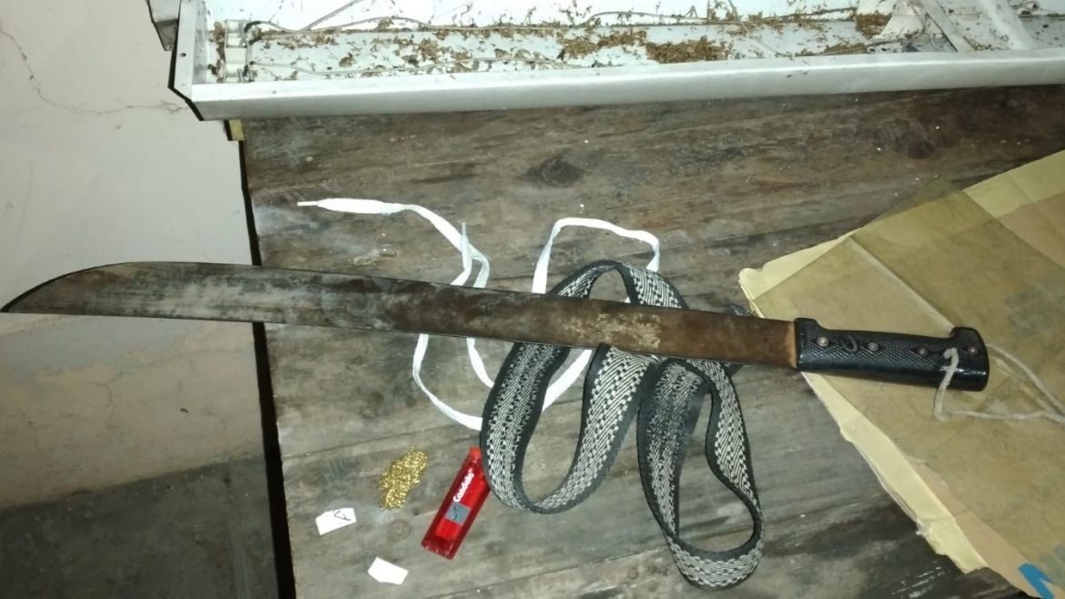 Elementos secuestrados que portaba el sujeto en Moreno.&nbsp;