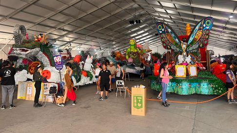 Todo Jujuy | Exposición de carrozas en el FNE 2023