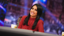 Lali Espósito enseñó a cantar Muchachos en al TV Española
