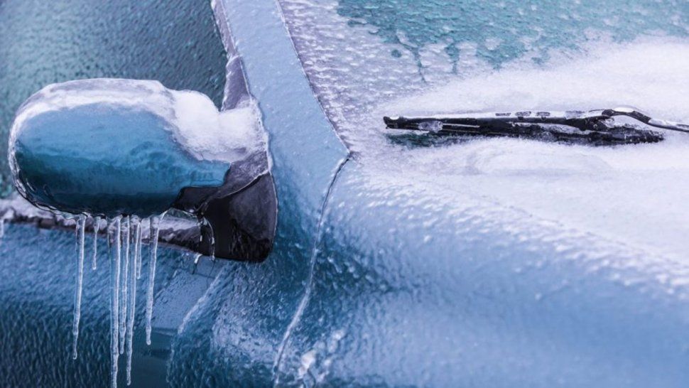 Consejos prácticos para quitar la escarcha del parabrisas en estos días fríos