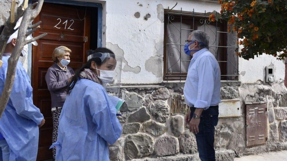 Gerardo Morales en el operativo en San Pedrito
