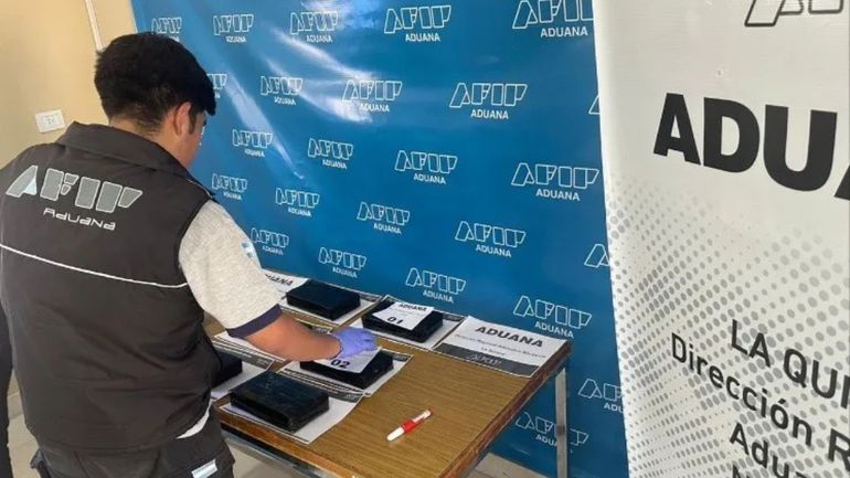 En La Quiaca secuestraron cocaína escondida en el asiento de un micro