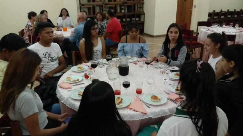 degustacion cena blanca 2019: los chicos quieren sanguchitos, empanadas y milanesa