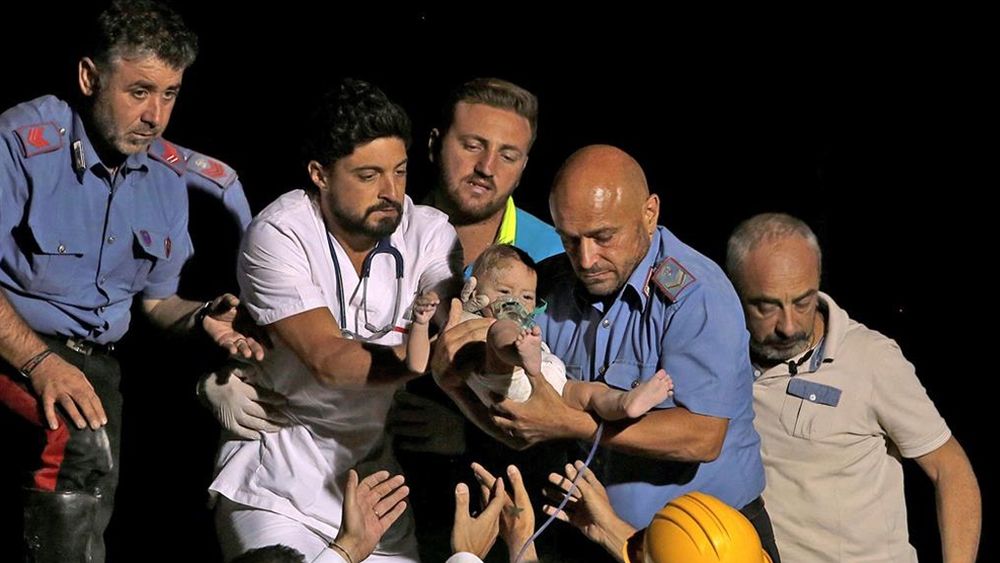 Rescate del bebé en Ischia