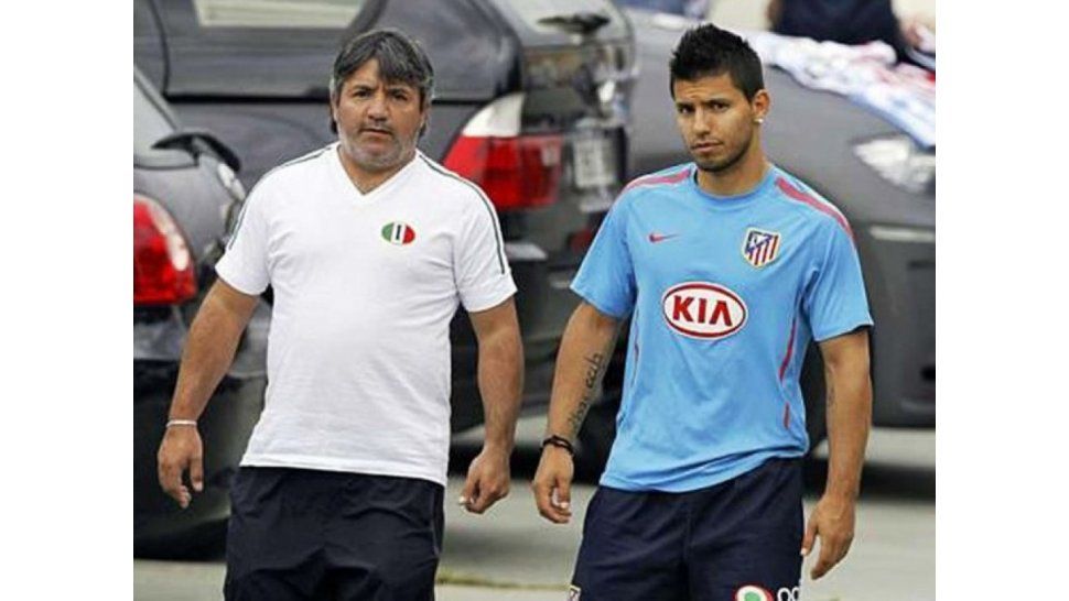 Kun Aguero y su padre
