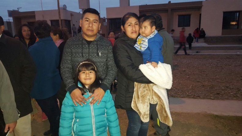 La espera terminó y el sueño se hizo realidad: se hizo la entrega de 50 viviendas sociales