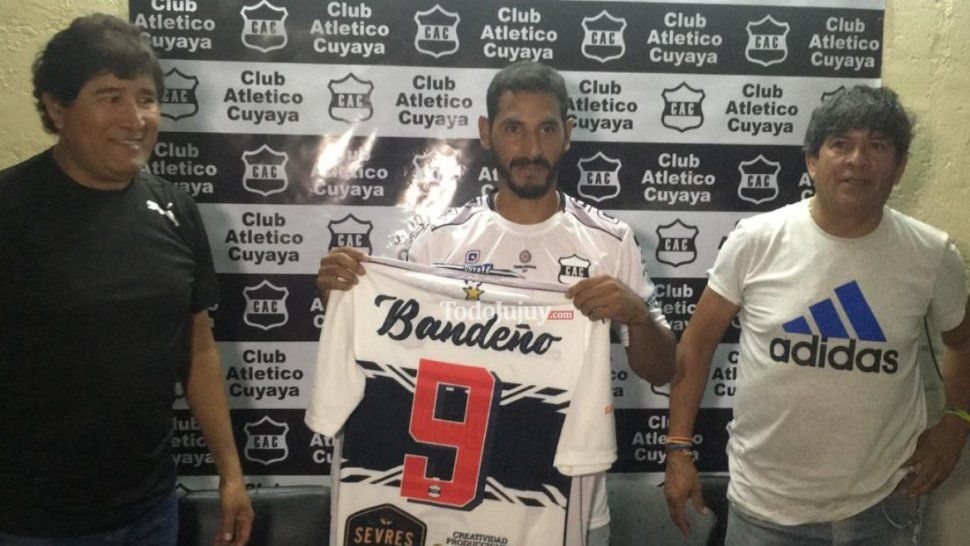 Juan Arraya fue presentado como el flamante refuerzo de Cuyaya