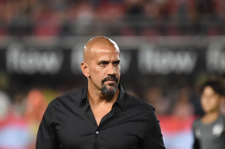 Juan Sebastián Verón / dura sanción para Estudiantes de La Plata. Juan Sebastián Verón / dura sanción para Estudiantes de La Plata.