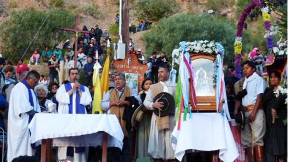 Ahora el turno de Tilcara: preparativos para el descenso de la Virgen