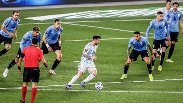 Messi la rompió toda en el último Argentina-Uruguay