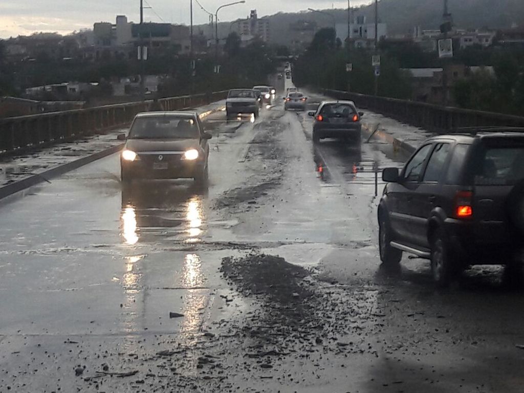 Puente en la mañana