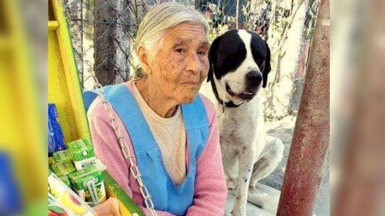 Juanita, la señora del carrito delas golosinas cumple años y quieren homenajearla&nbsp;