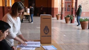 Advierten por un falso sitio de internet para pagar la multa por no ir a votar en la PASO