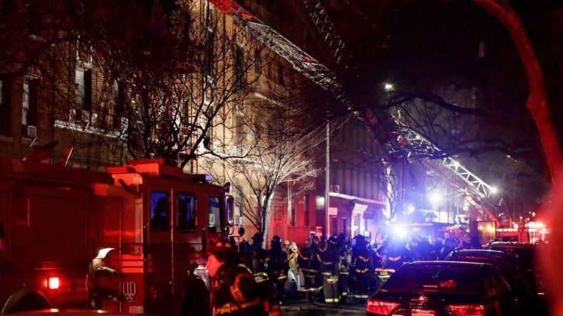 Al menos 12 muertos en el peor incendio de las últimas décadas en Nueva York