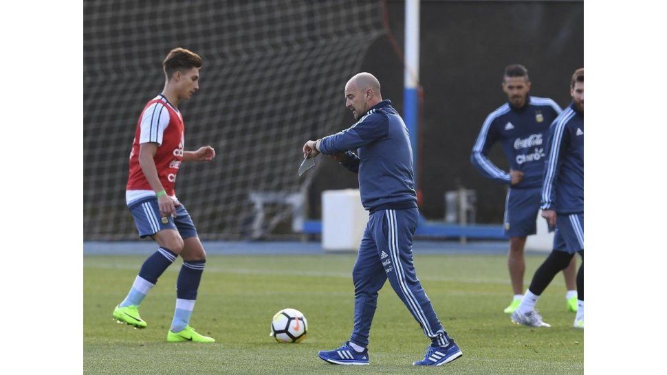 Jorge Sampaoli en plena práctica
