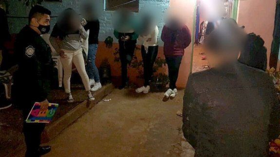 Clausuraron dos fiestas clandestinas en Jujuy: demoraron y multaron a 26 personas
