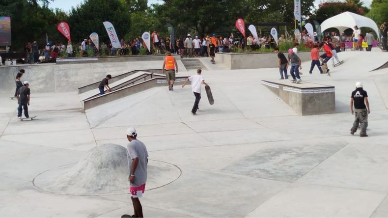 Disputan la Copa Argentina de Skateboarding en la nueva pista de Alto Comedero