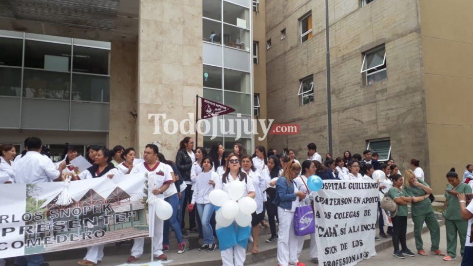 Enfermeros jujeños marchan en apoyo a la situación de sus colegas en Buenos Aires