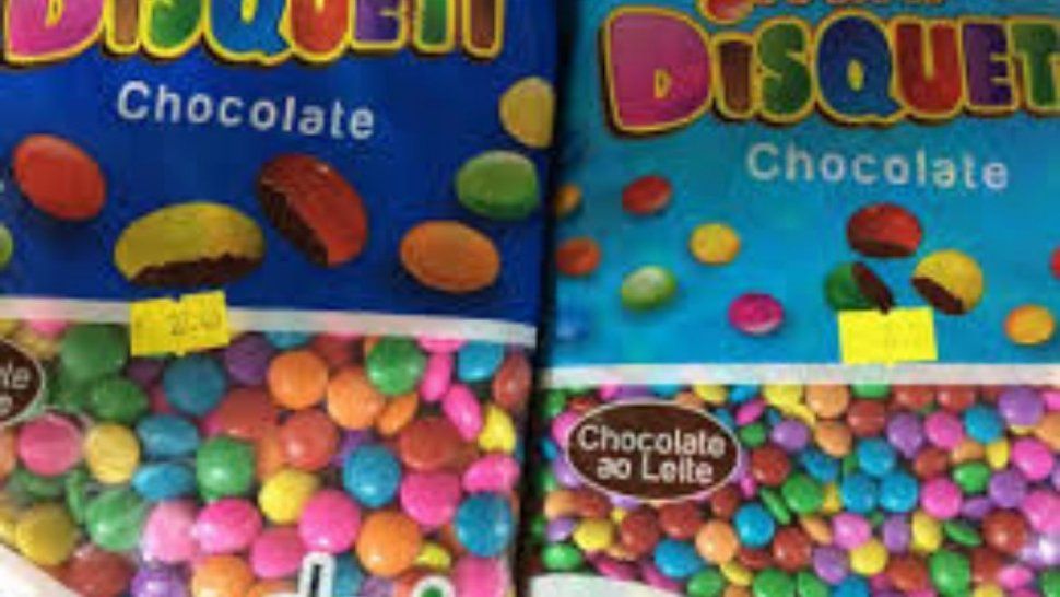 Prohíben la venta de unos confites de chocolate y un orégano deshidratado