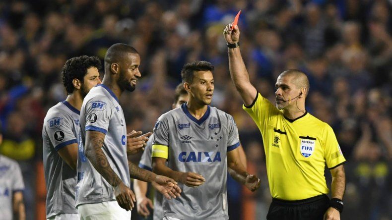 La Conmebol hizo lugar al reclamo del Cruzeiro y Dedé quedó habilitado