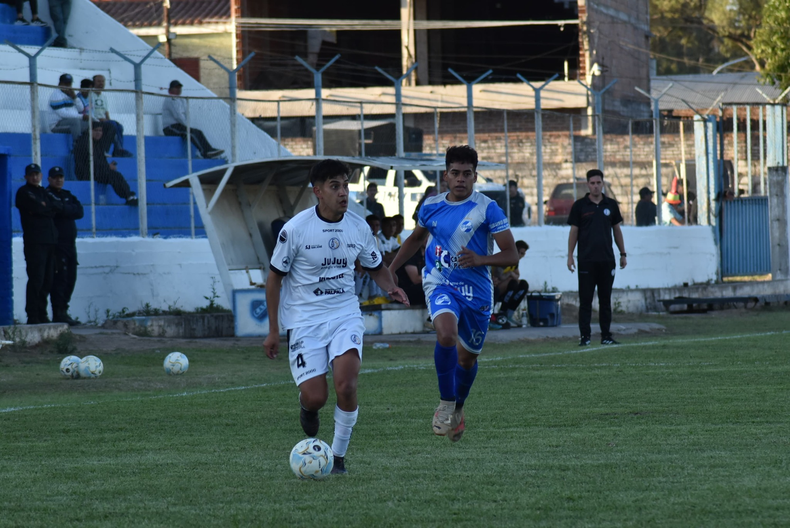 Torneo Regional Amateur: Deportivo Pampa Blanca ante Altos Hornos Zapla.