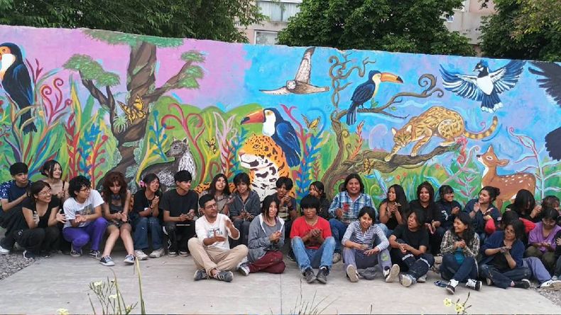 Estudiantes jujeños transformaron la escuela Juanita Stevens con un mural de 16 metros
