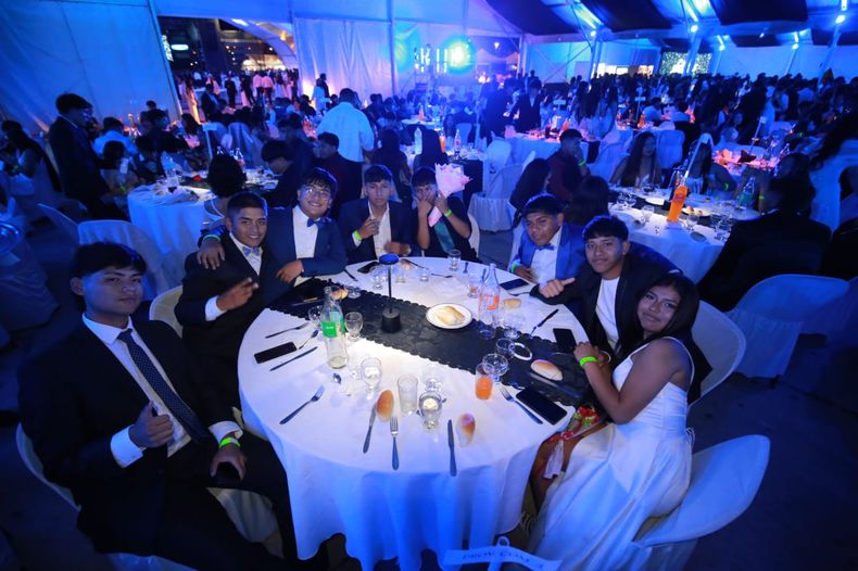 Las mejores fotos de lo que fue la Cena Blanca 2025 en capital