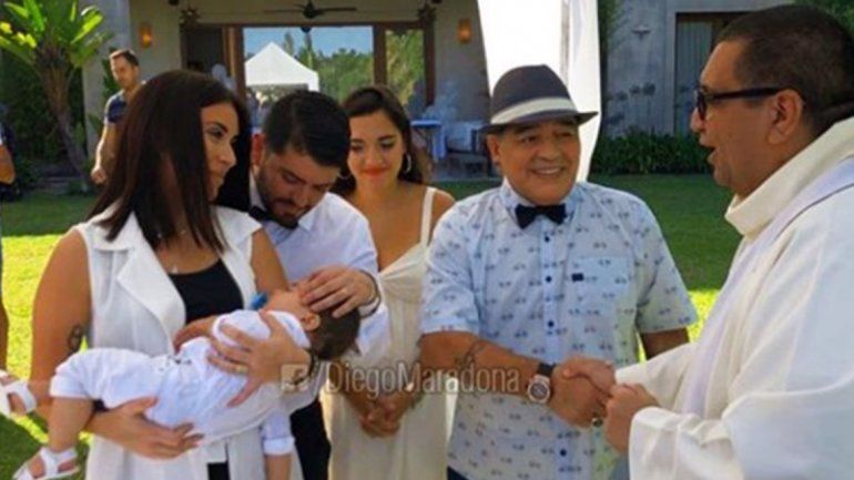 Maradona presente en el bautismo de su nieto