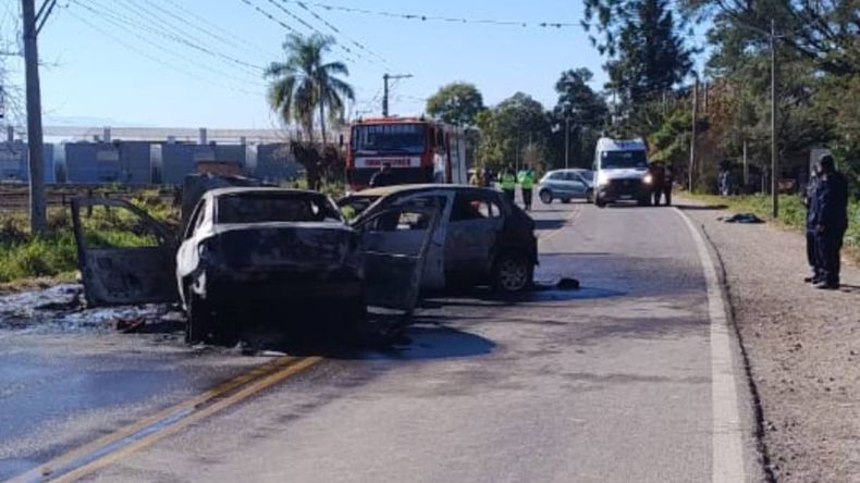 Fuentes policiales confirmaron a nuestro medio que, pasadas las 10 de la mañana de este domingo 22 de junio, dos automóviles colisionaron de manera frontal sobre la Ruta Provincial 47, a la altura de El Chamical, entre las localidades de El Carmen y Perico.