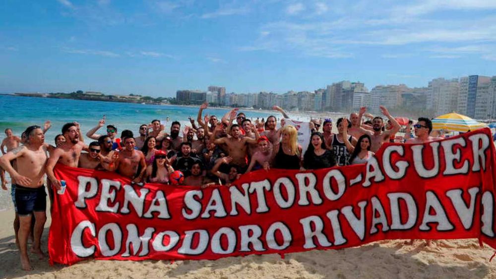 Los hinchas de Independiente coparon Río, que se tiñó de rojo antes de la final