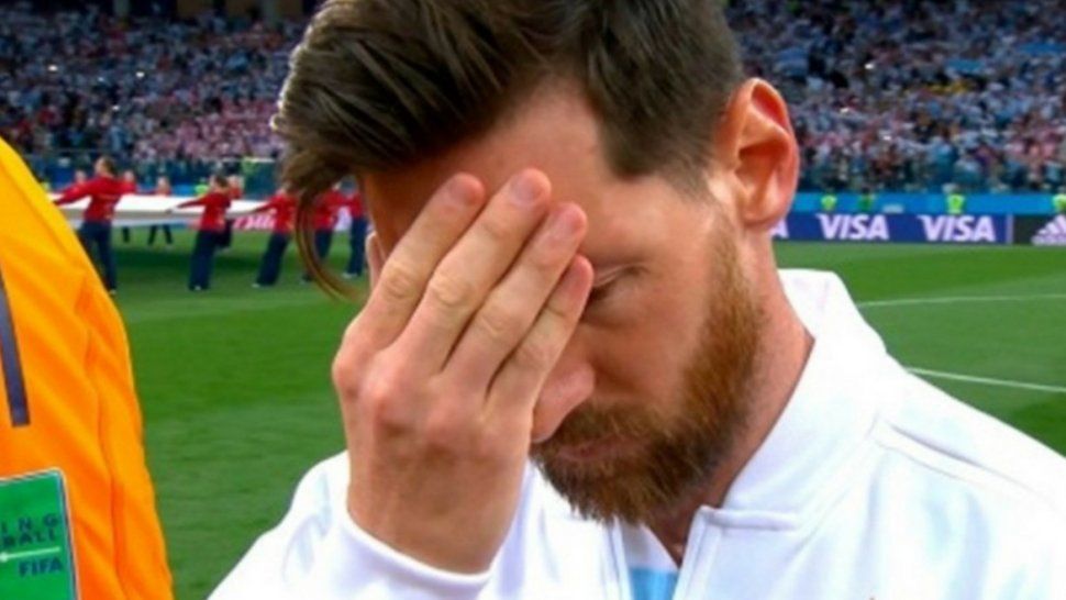 ¿Preocupado o concentrado? Messi se tapó la cara durante el Himno