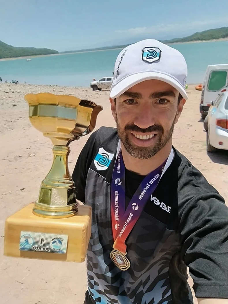 Valentín Blasco volvió a ganar en el Regional de Aguas Abiertas