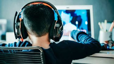 Semana de la Lucha Contra la Sordera - Niños con auriculares