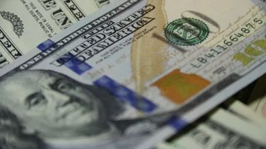 El dólar blue tocó los $430 pesos.