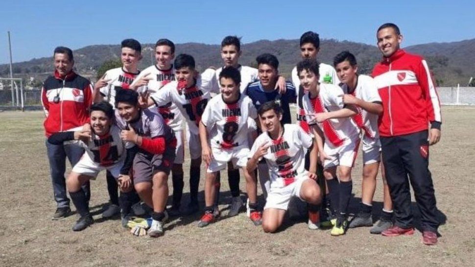 Nieva es campeón de la octava con un DT exigente: Si no estudian, no juegan