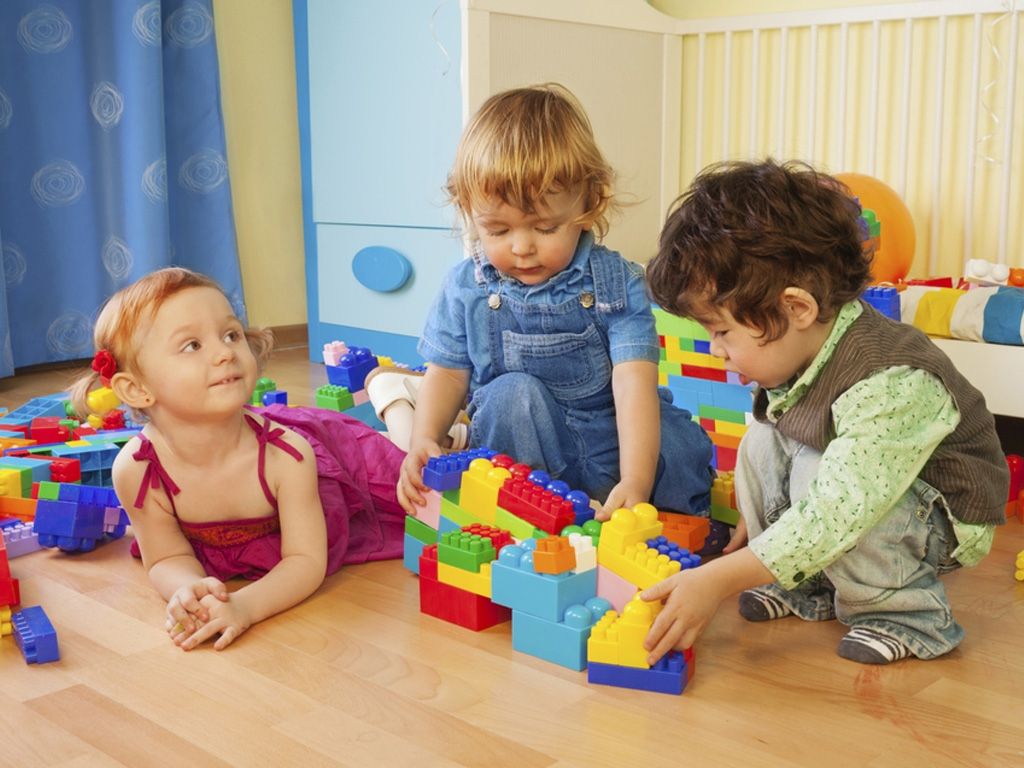 Juguetes y niños