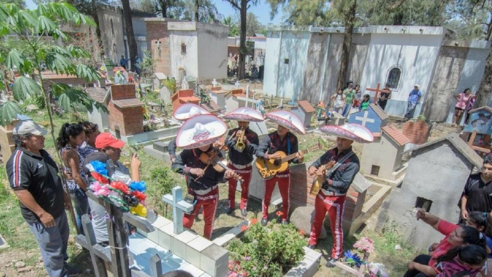 Gran concurrencia de los jujeños a los cementerios