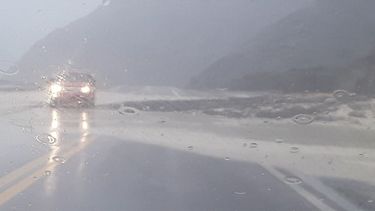 Ruta Nº9: tránsito a media calzada por desmoronamientos