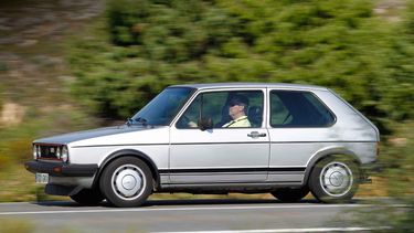 Eximirán del Impuesto Automotor a vehículos con más de 25 años de antigüedad (Foto ilustrativa)