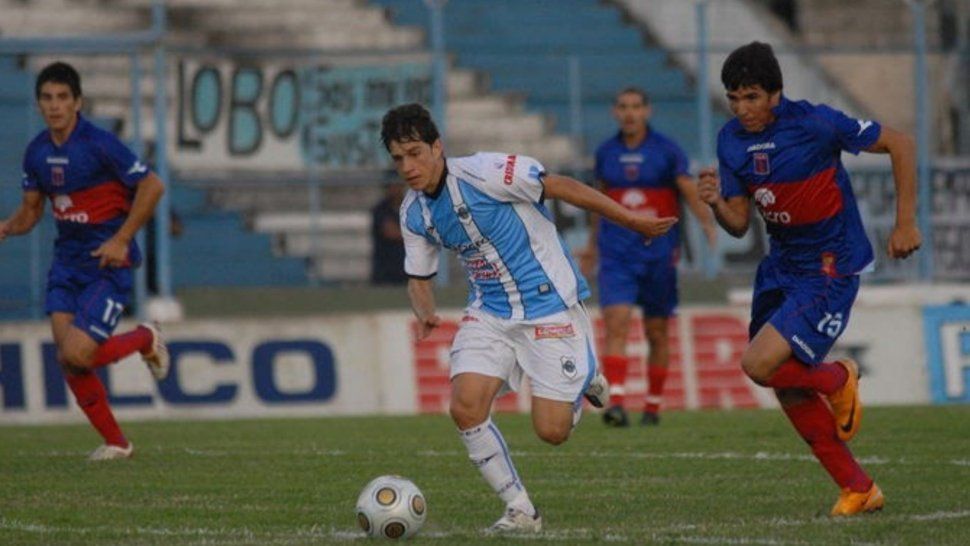 El volante Walter Busse, a un paso de volver a Gimnasia de Jujuy