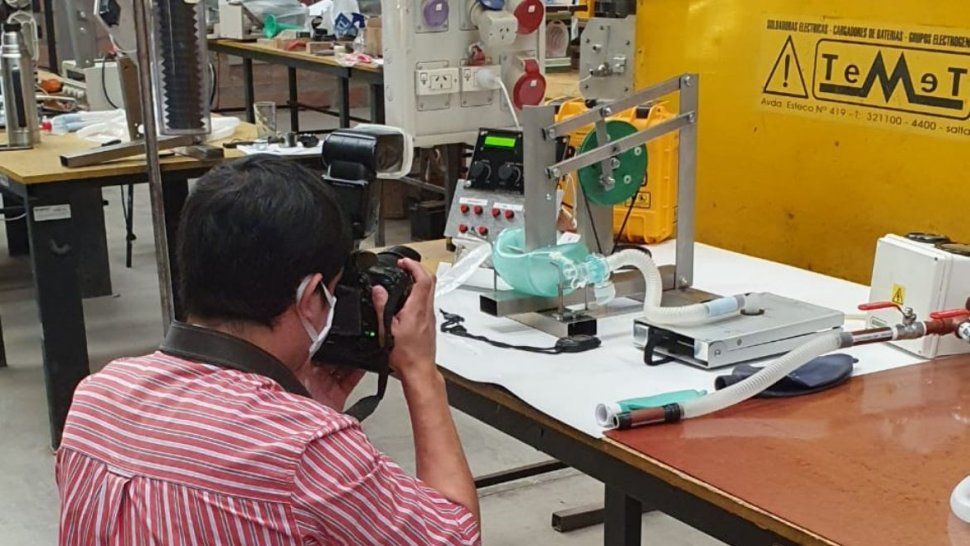 El resucitador (o ambu) creado por juje&ntilde;os para aliviar el trabajo mec&aacute;nico de los m&eacute;dicos.