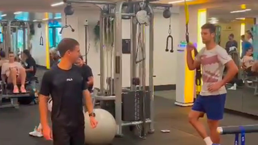 Djokovic&nbsp; hizo una divertida imitación de Messi.