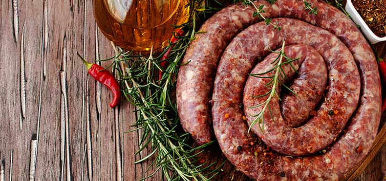Son las salchichas más típicas de la gastronomía sudafricana, y suelen ser elaboradas con carne te ternera picada, en ocasiones mezclada con cerdo y/o cordero, y aderezada con especias como el cilantro, la pimienta negra, el clavo o la nuez moscada