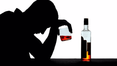 Alcoholismo (imagen ilustrativa).