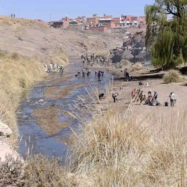 La Quiaca y Villazón limpiaron más de tres kilómetros del río internacional y acordaron repetir las tareas durante el año.